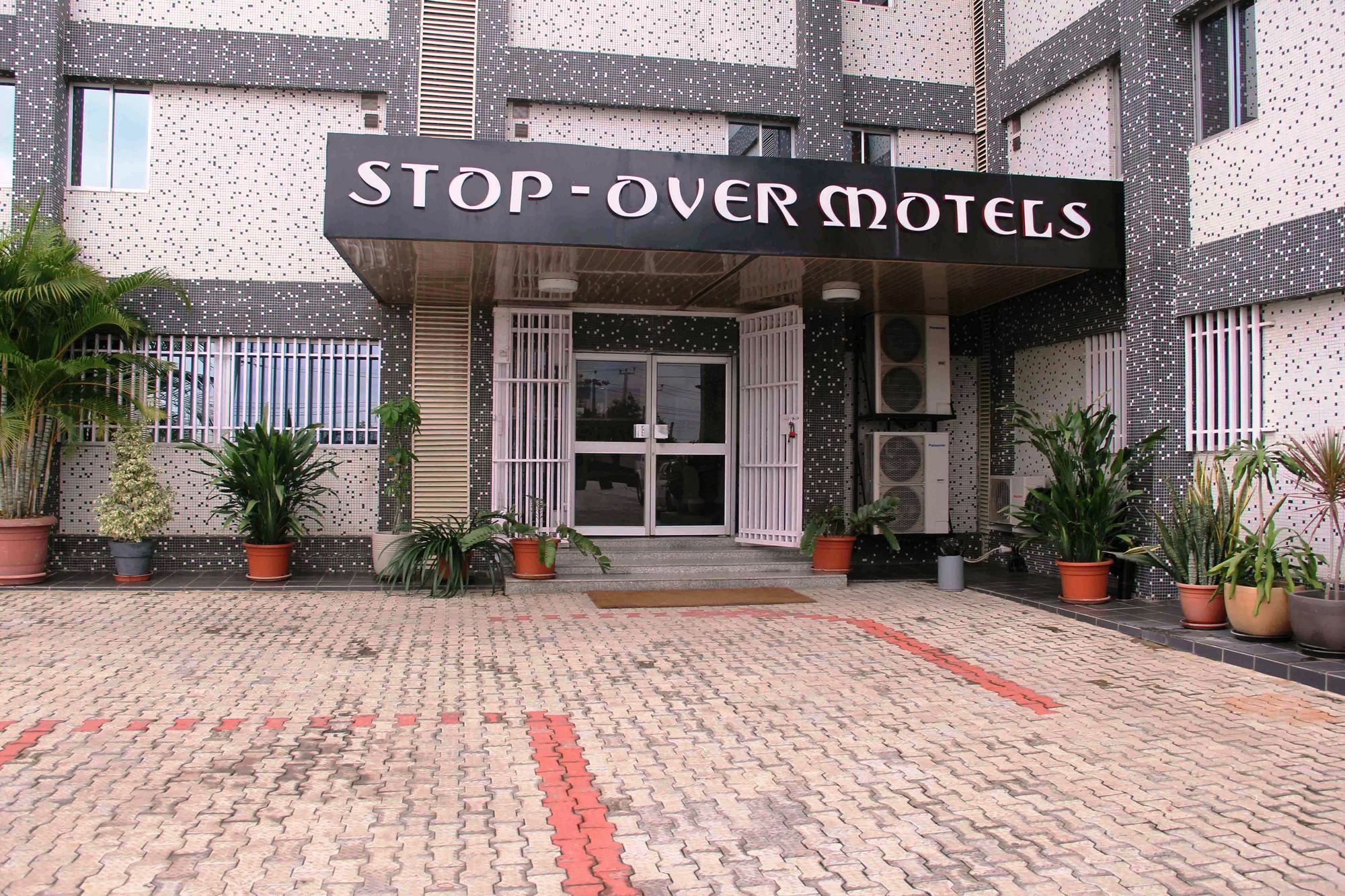 Stop Over Motels Лаґос Екстер'єр фото
